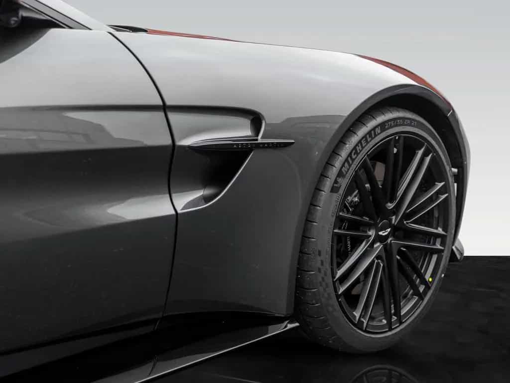 Aston Martin V8 Vantage | B&W Audio | Carbon Interior 02/2025-photo-8