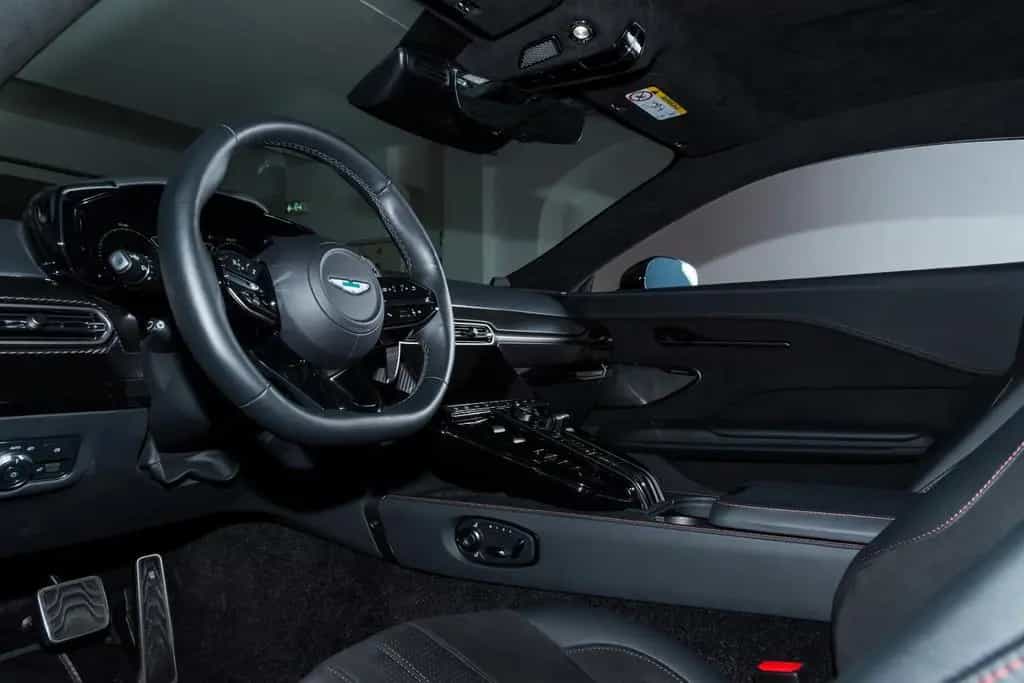 Aston Martin V8 Vantage 4.0 V8 10/2025-photo-10