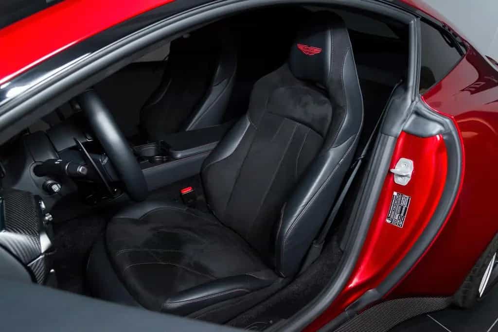 Aston Martin V8 Vantage 4.0 V8 10/2025-photo-13