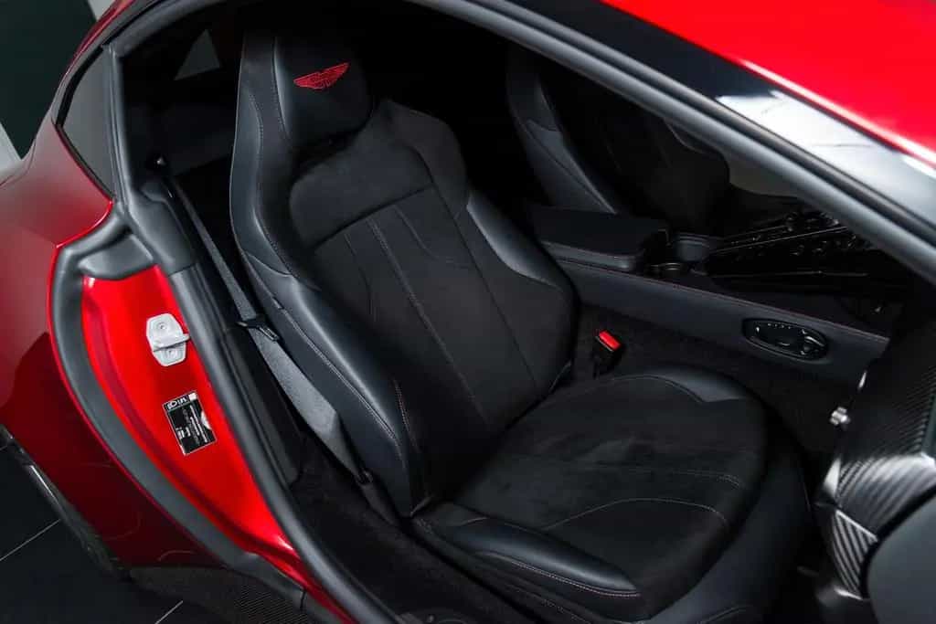 Aston Martin V8 Vantage 4.0 V8 10/2025-photo-15
