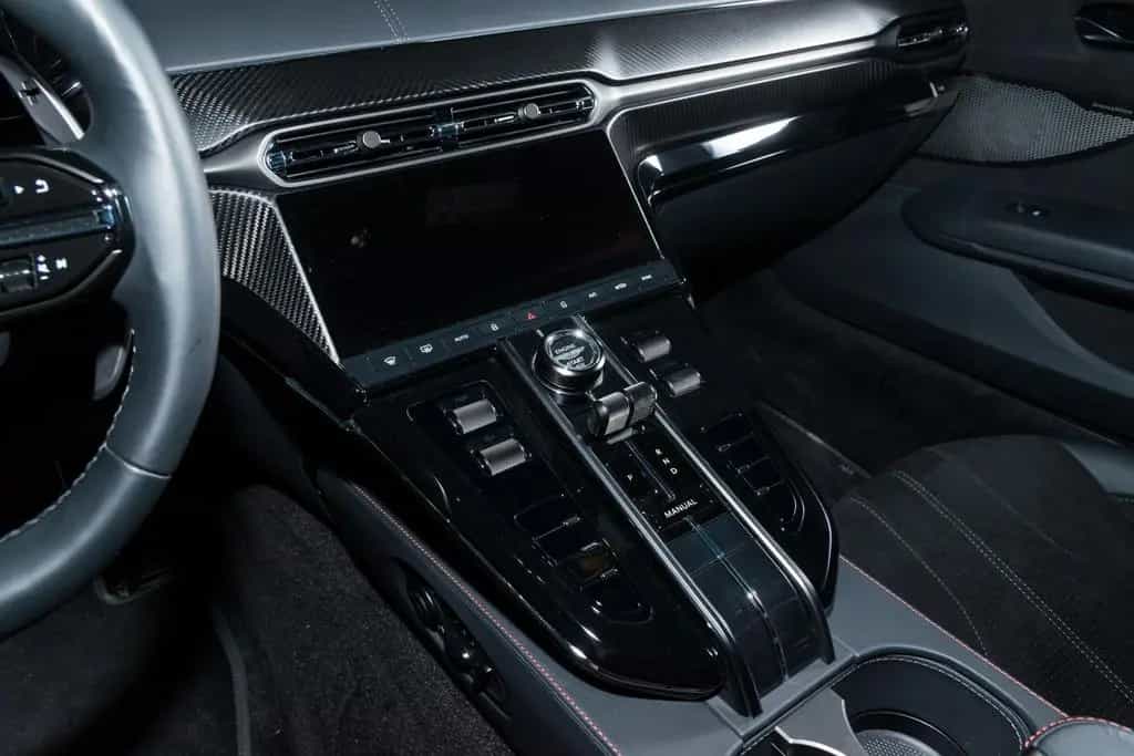 Aston Martin V8 Vantage 4.0 V8 10/2025-photo-19