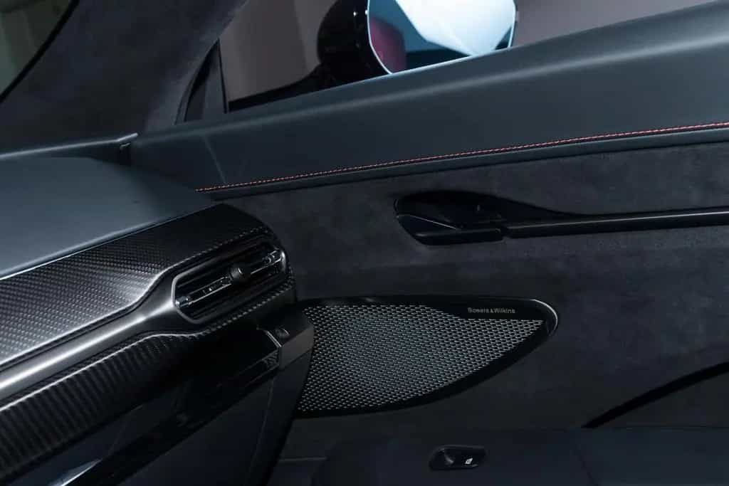 Aston Martin V8 Vantage 4.0 V8 10/2025-photo-22