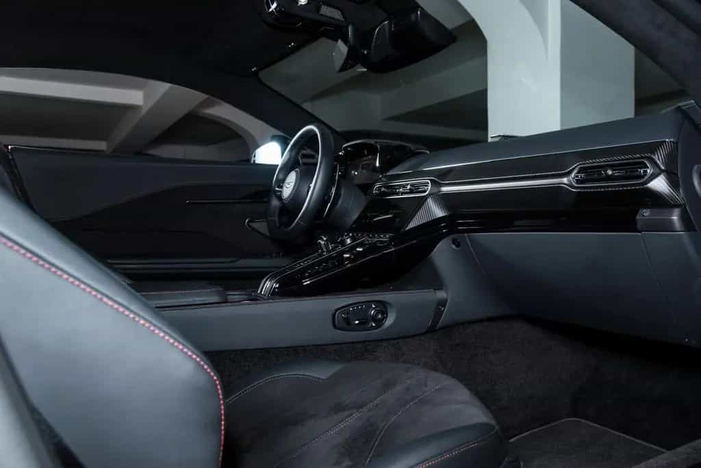 Aston Martin V8 Vantage 4.0 V8 10/2025-photo-23