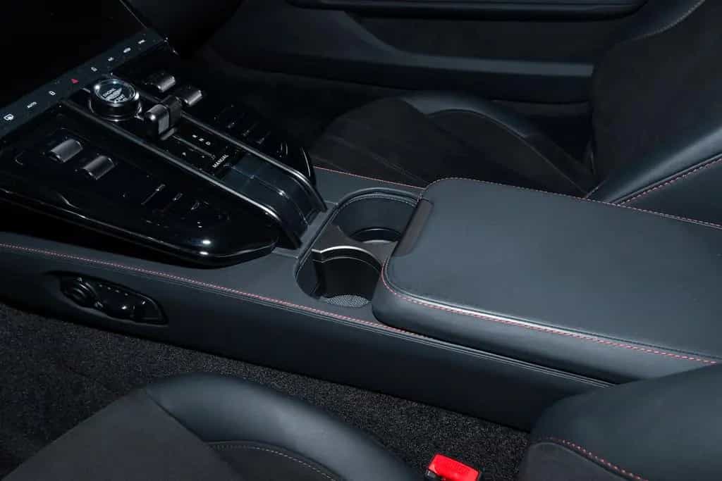 Aston Martin V8 Vantage 4.0 V8 10/2025-photo-26