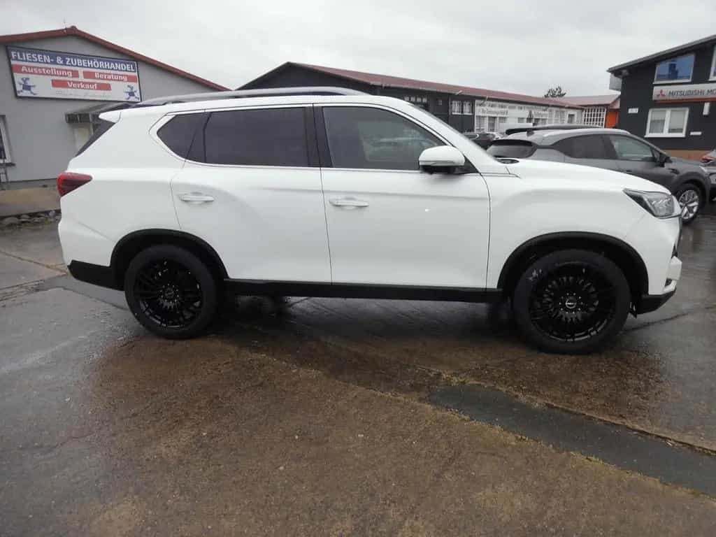 KGM Rexton 2.2D Lux 8AT 4WD Leder, Navi, Sitzh, AHK 12/2025-photo-3