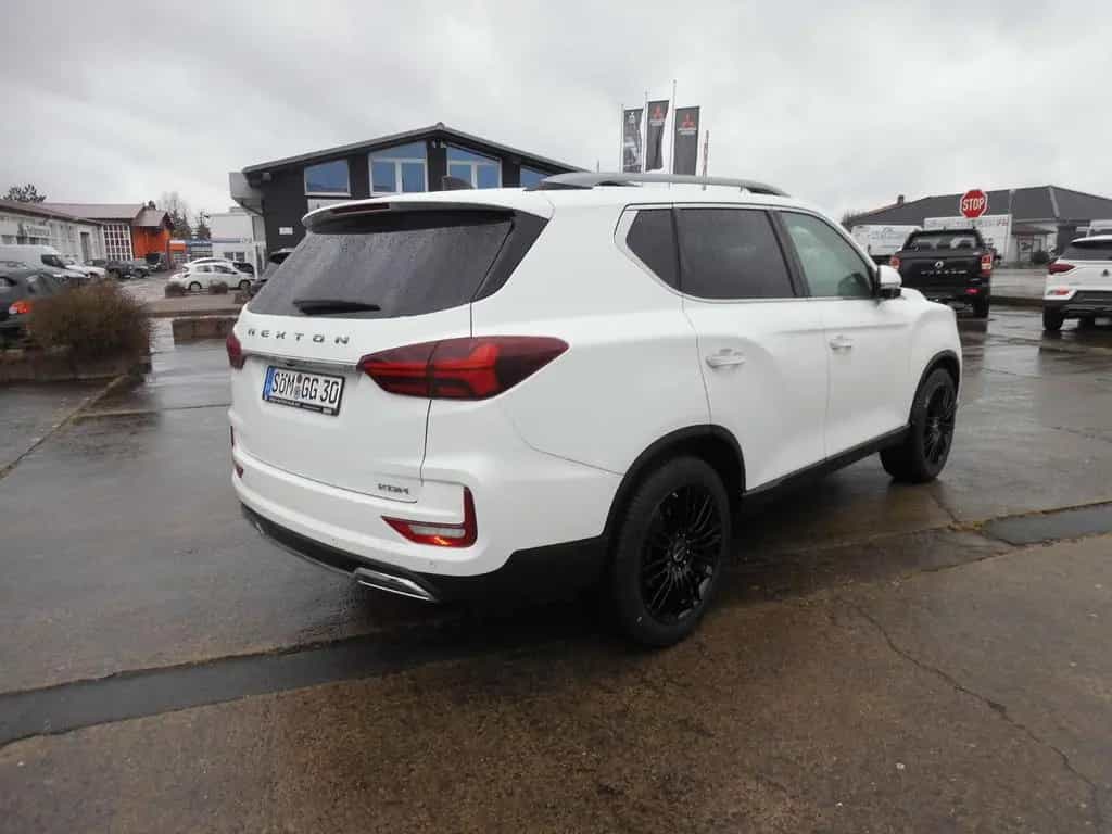 KGM Rexton 2.2D Lux 8AT 4WD Leder, Navi, Sitzh, AHK 12/2025-photo-4