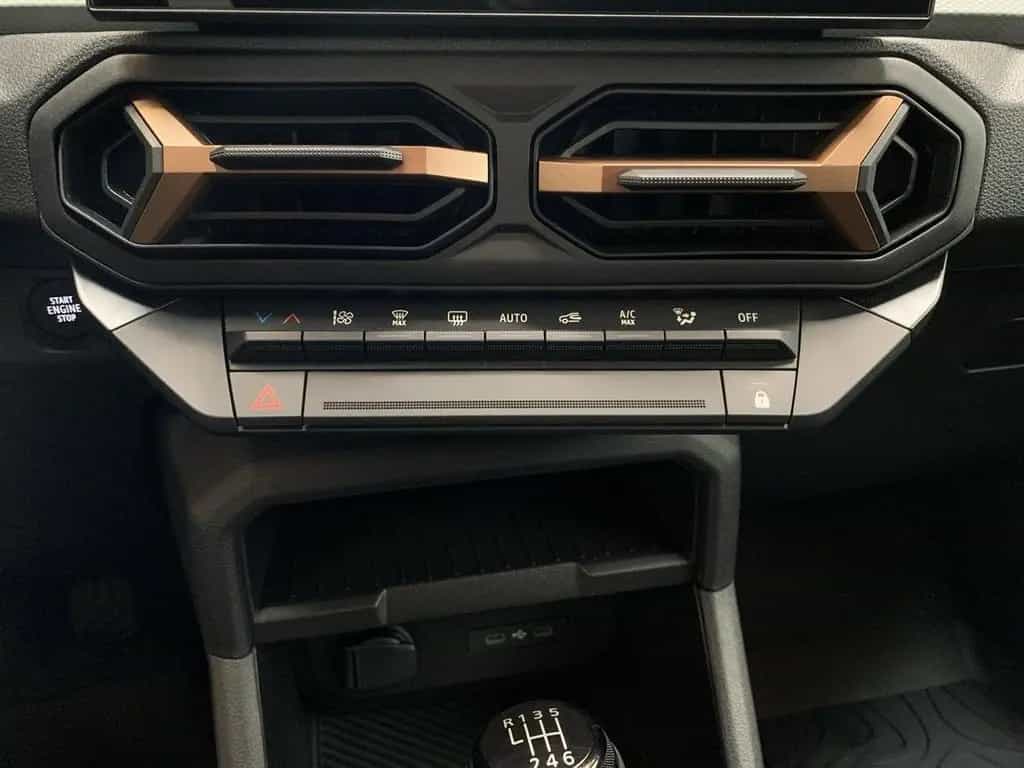 Dacia Duster EXTREME TCE 130 4x4 PDC+KAMERA+SHZ+NAVI 12/2025-photo-17