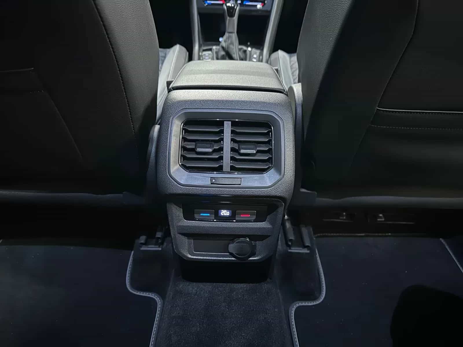 Volkswagen Tiguan 05/2021-photo-25