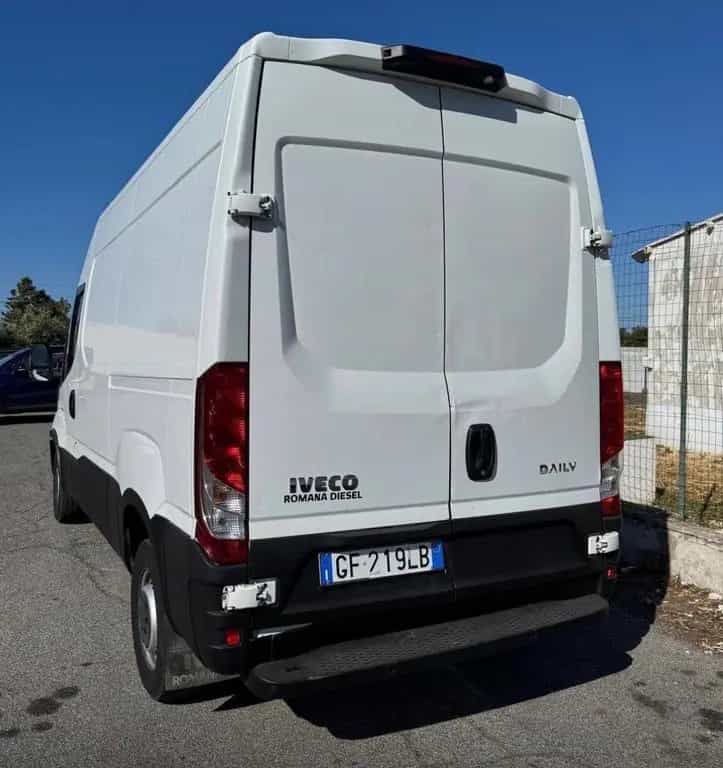 Iveco Daily 33S12V 2.3 HPT PC-TN Furgone 03/2021-photo-4