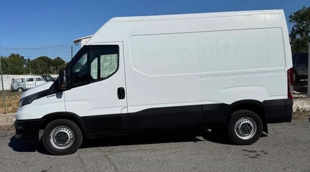 Iveco Daily 33S12V 2.3 HPT PC-TN Furgone 03/2021-photo-5