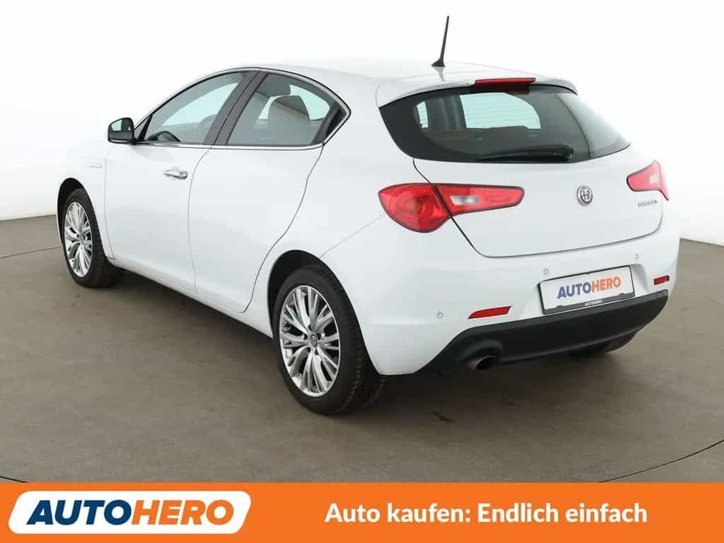 Alfa Romeo Giulietta 1.4 Turbo Super Aut.*TEMPO*PDC*SHZ* 06/2016-photo-3