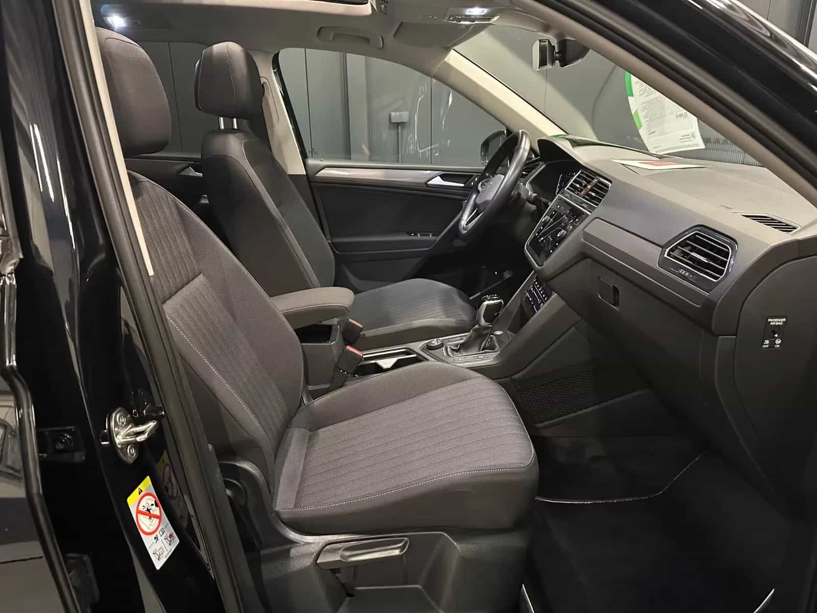 Volkswagen Tiguan Allspace 11/2023-photo-10