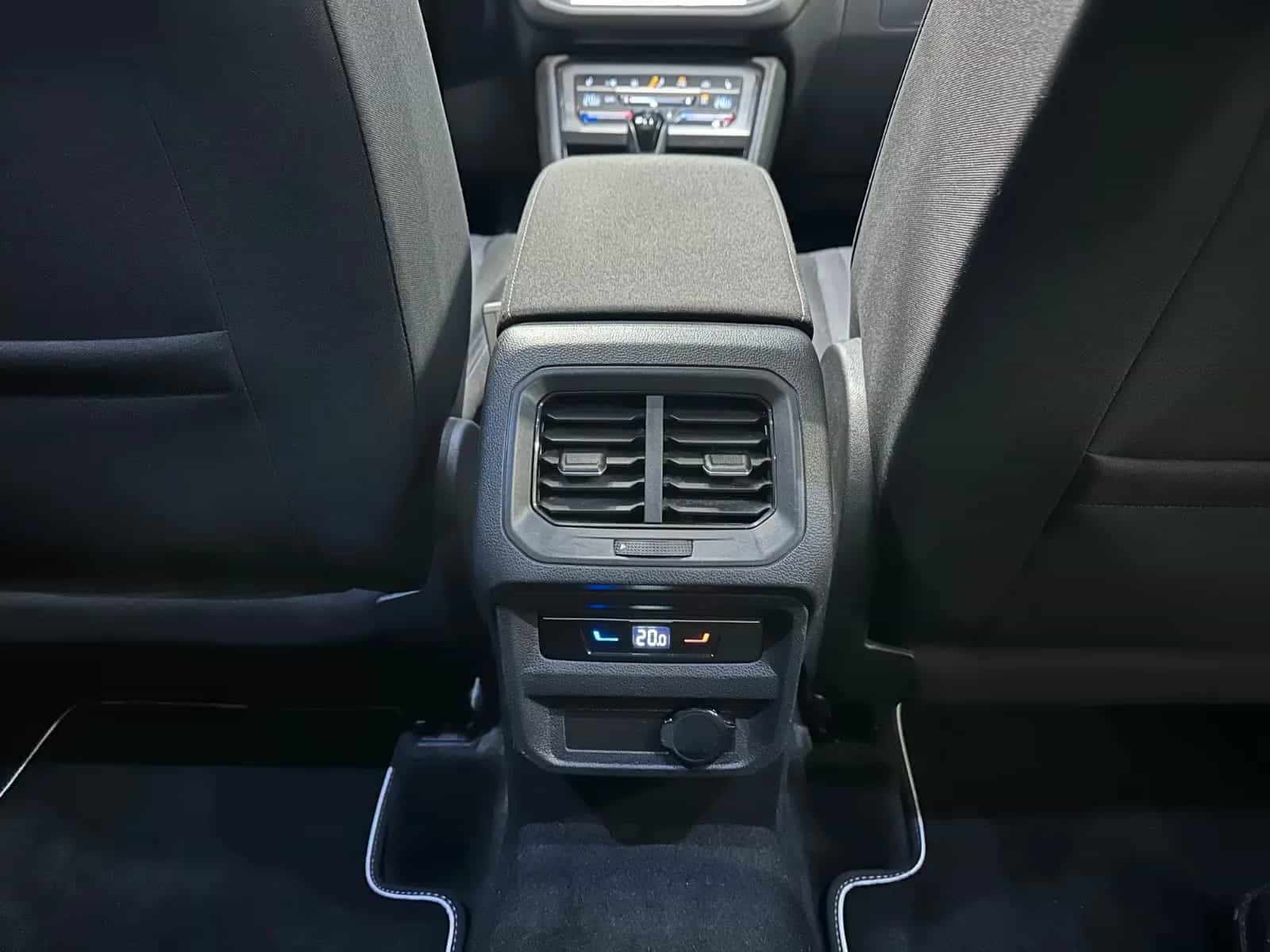 Volkswagen Tiguan Allspace 11/2023-photo-26