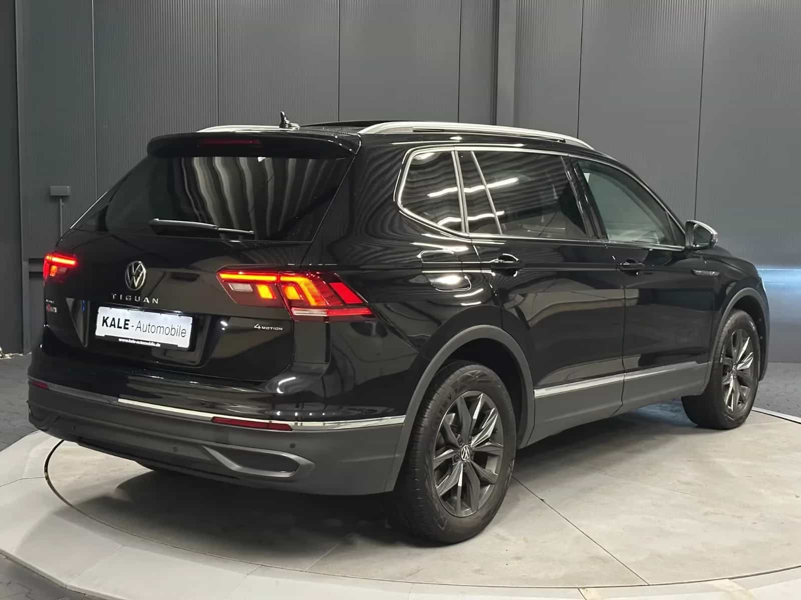 Volkswagen Tiguan Allspace 11/2023-photo-4