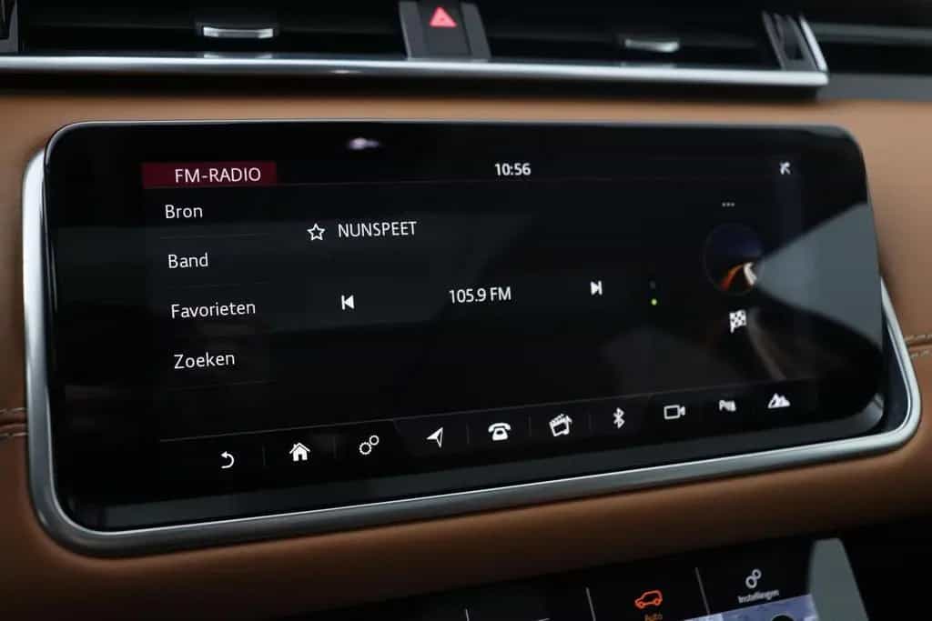 Land Rover Range Rover Rover Velar 2.0 I4 AWD R-Dynamic SE | pano 08/2018-photo-23