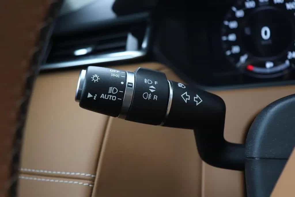 Land Rover Range Rover Rover Velar 2.0 I4 AWD R-Dynamic SE | pano 08/2018-photo-35