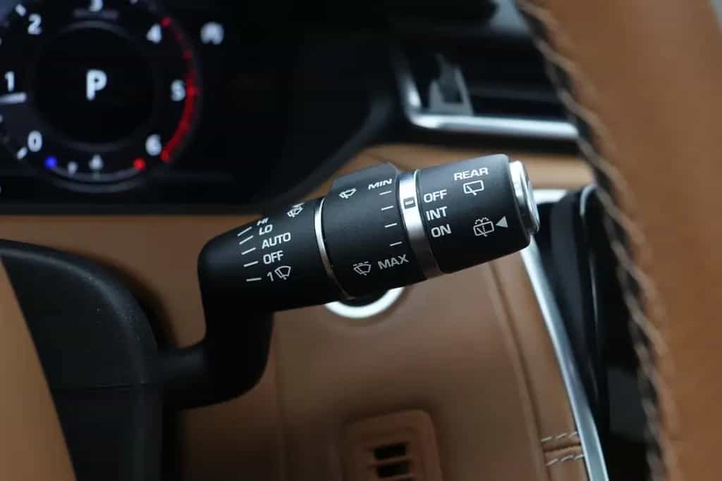 Land Rover Range Rover Rover Velar 2.0 I4 AWD R-Dynamic SE | pano 08/2018-photo-37