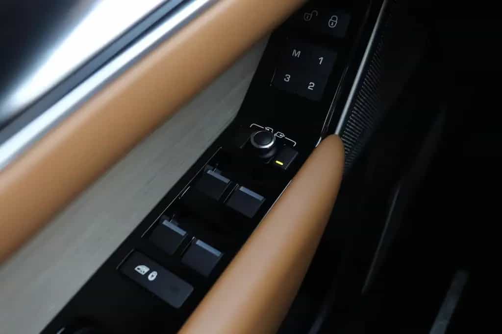 Land Rover Range Rover Rover Velar 2.0 I4 AWD R-Dynamic SE | pano 08/2018-photo-42