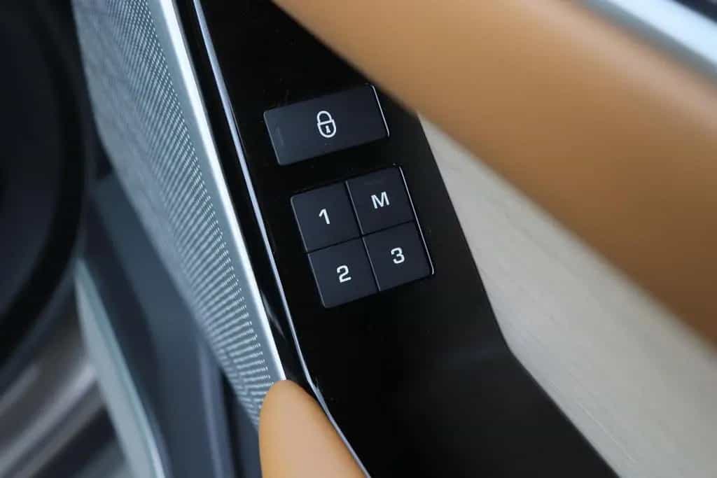 Land Rover Range Rover Rover Velar 2.0 I4 AWD R-Dynamic SE | pano 08/2018-photo-44