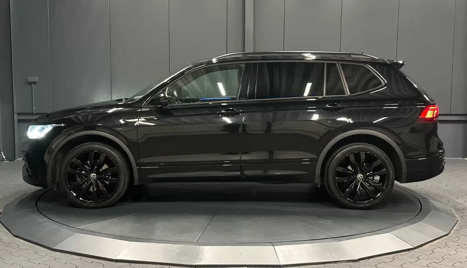 Volkswagen Tiguan Allspace 11/2022-photo-1