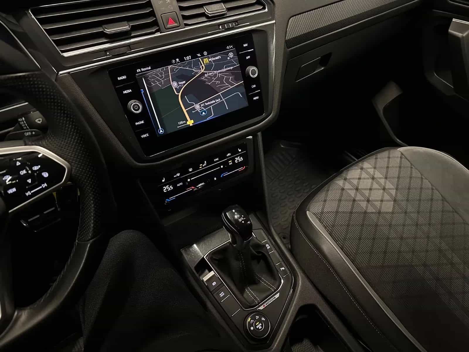 Volkswagen Tiguan Allspace 11/2022-photo-17