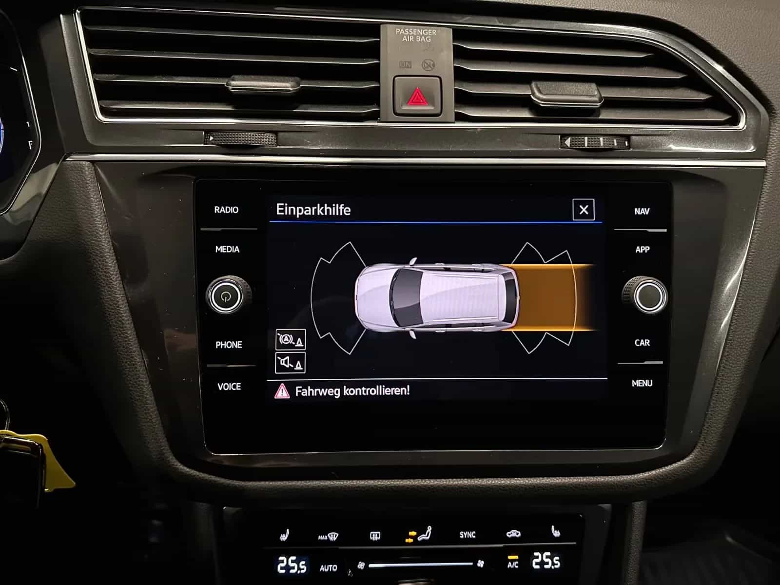 Volkswagen Tiguan Allspace 11/2022-photo-19