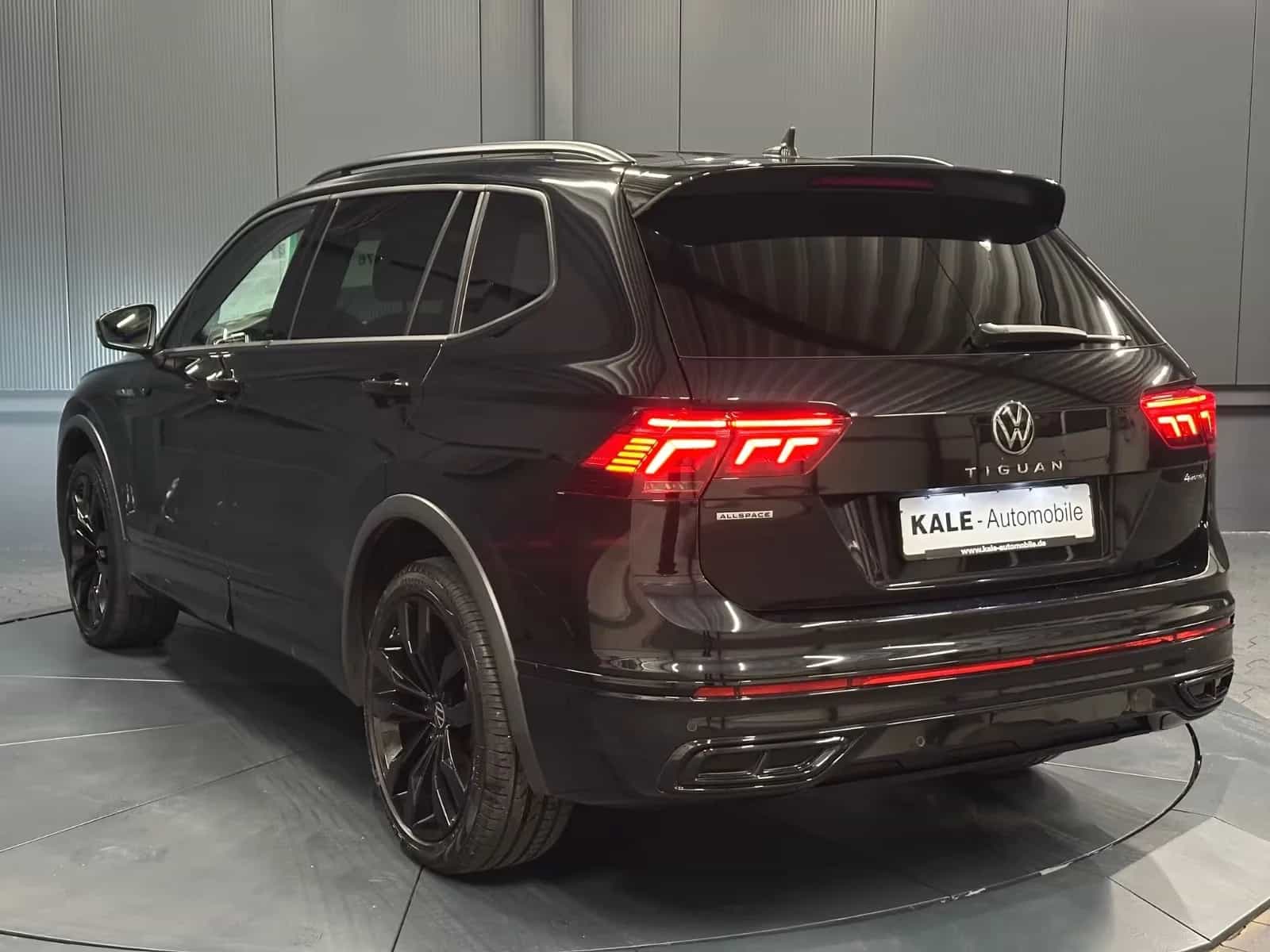 Volkswagen Tiguan Allspace 11/2022-photo-2