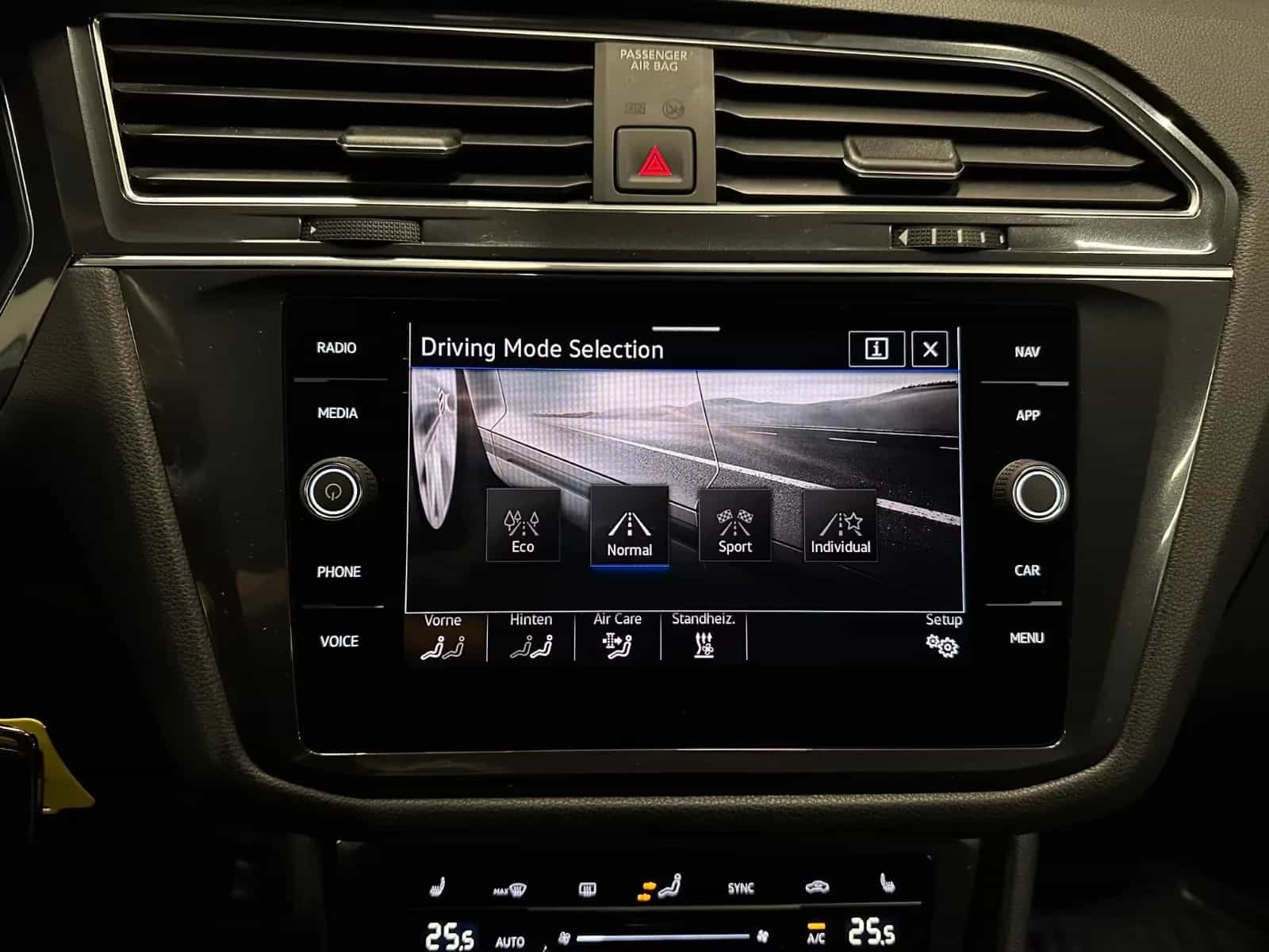 Volkswagen Tiguan Allspace 11/2022-photo-20