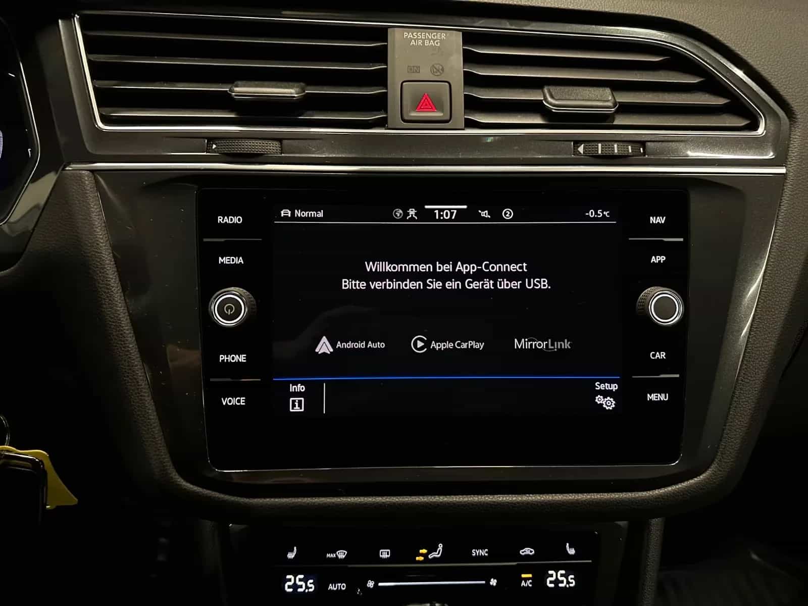 Volkswagen Tiguan Allspace 11/2022-photo-21