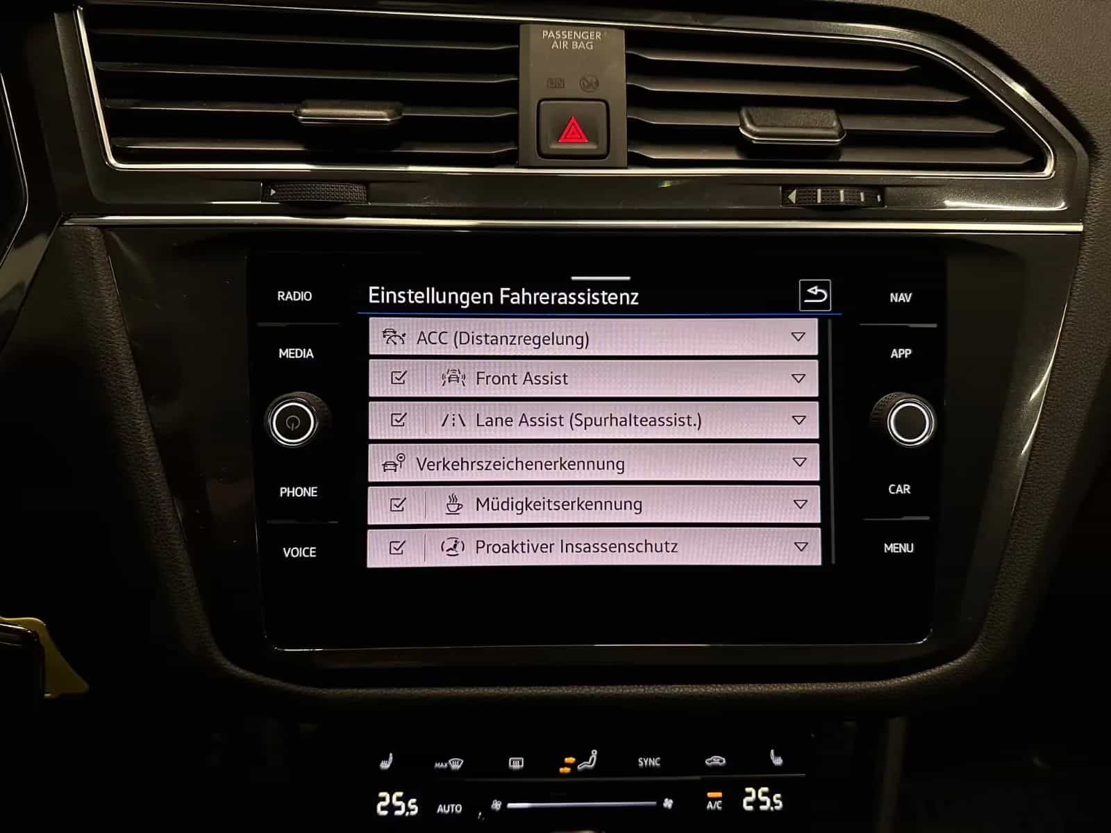 Volkswagen Tiguan Allspace 11/2022-photo-22