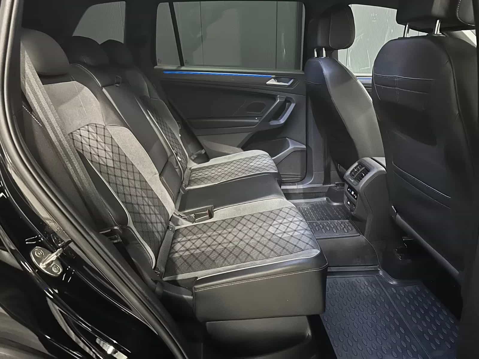 Volkswagen Tiguan Allspace 11/2022-photo-24