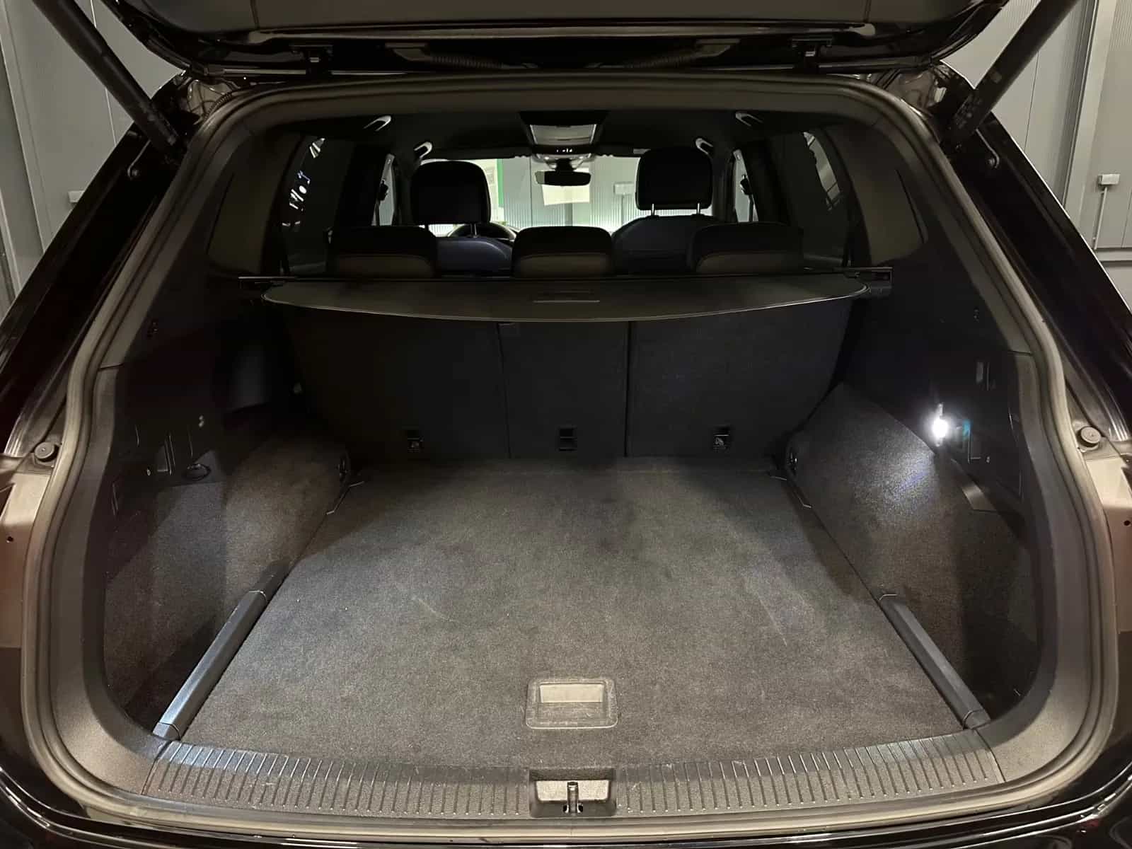 Volkswagen Tiguan Allspace 11/2022-photo-26
