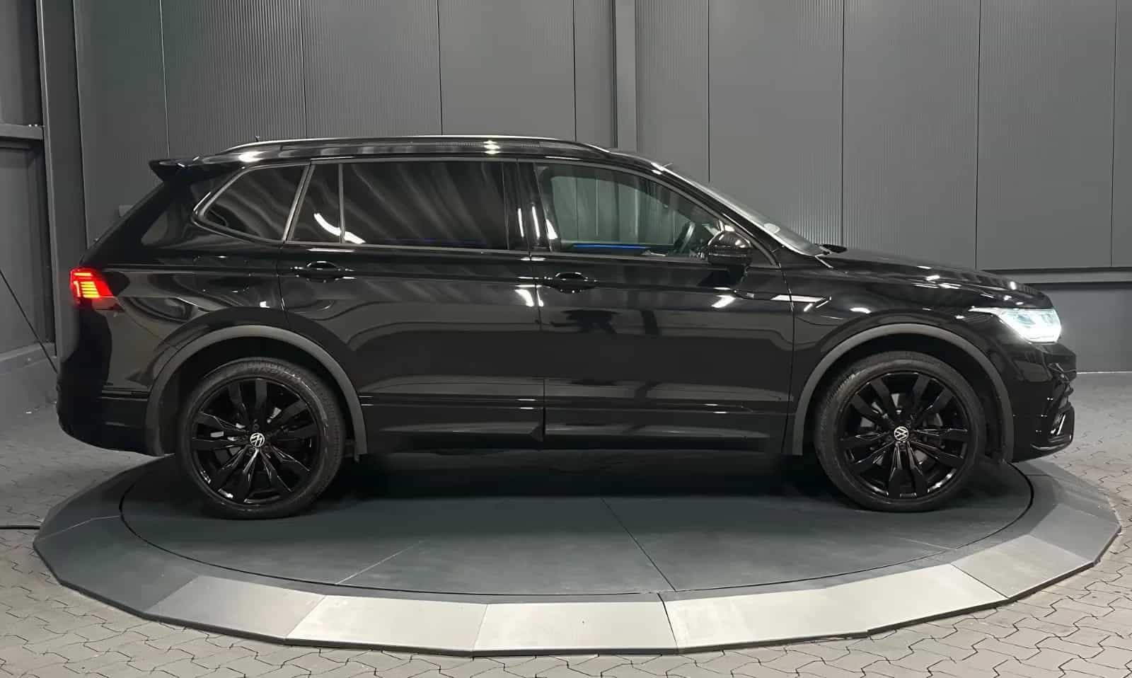 Volkswagen Tiguan Allspace 11/2022-photo-5