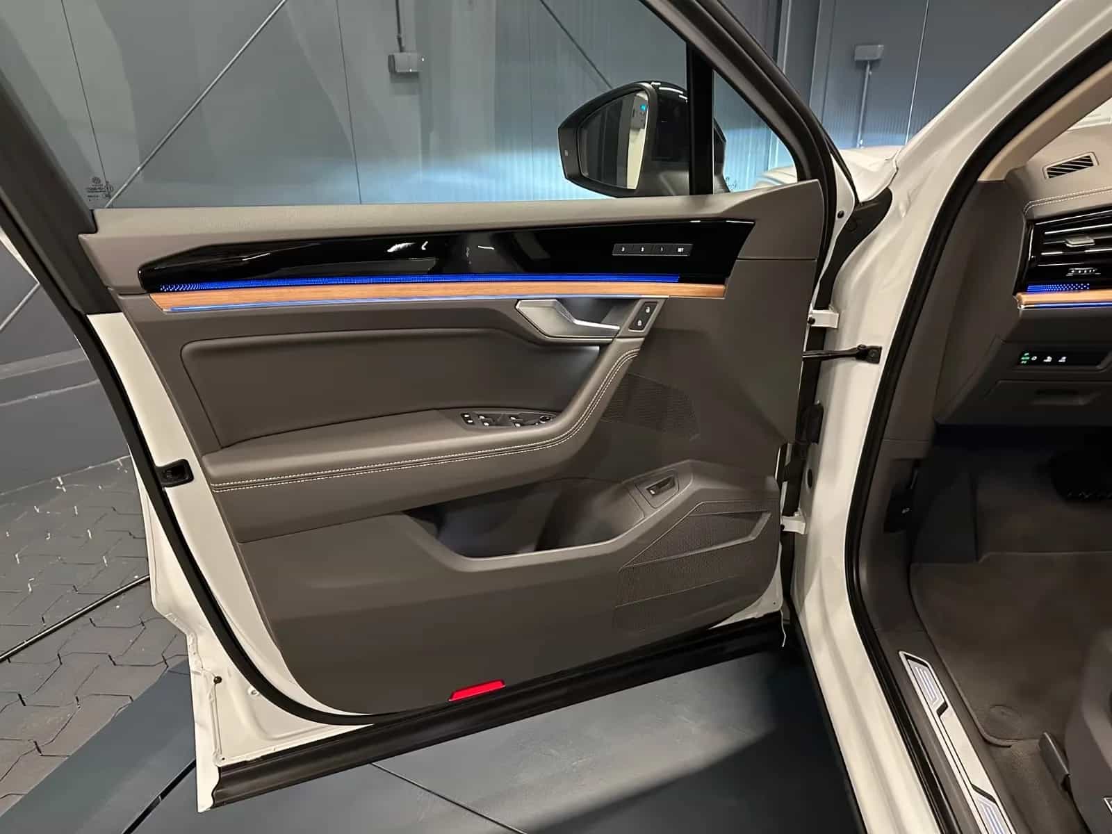 Volkswagen Touareg 09/2022-photo-11