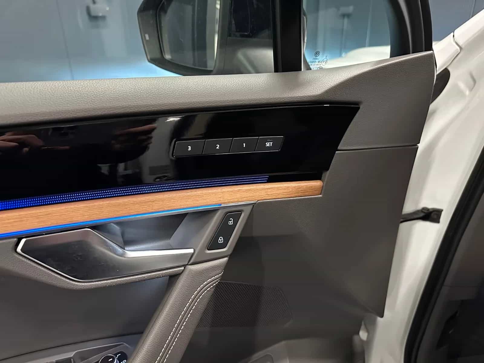 Volkswagen Touareg 09/2022-photo-12
