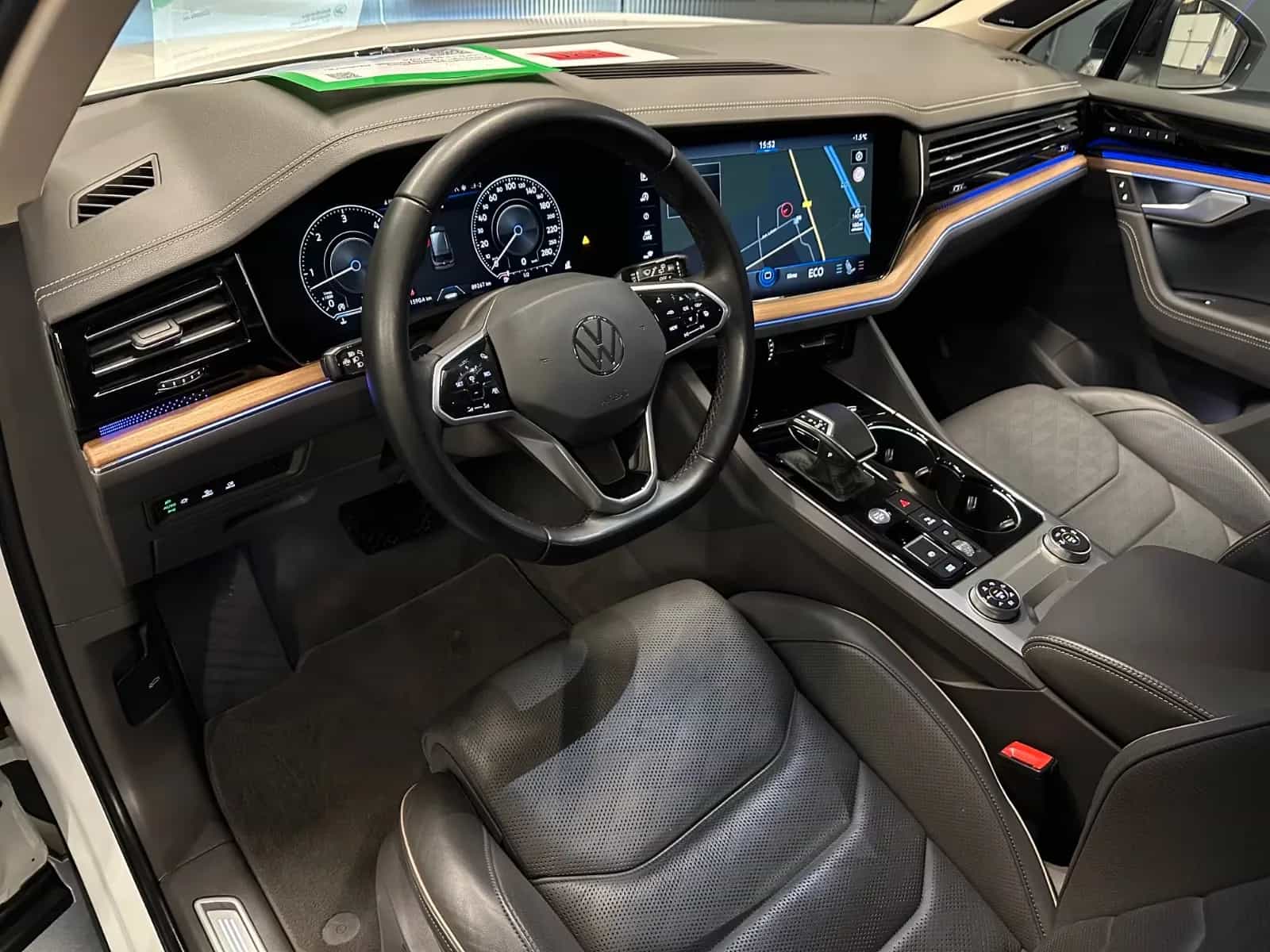 Volkswagen Touareg 09/2022-photo-15