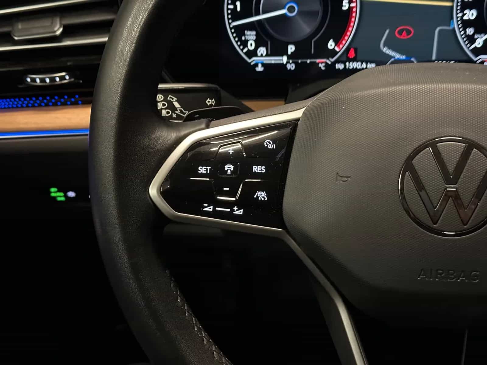 Volkswagen Touareg 09/2022-photo-17