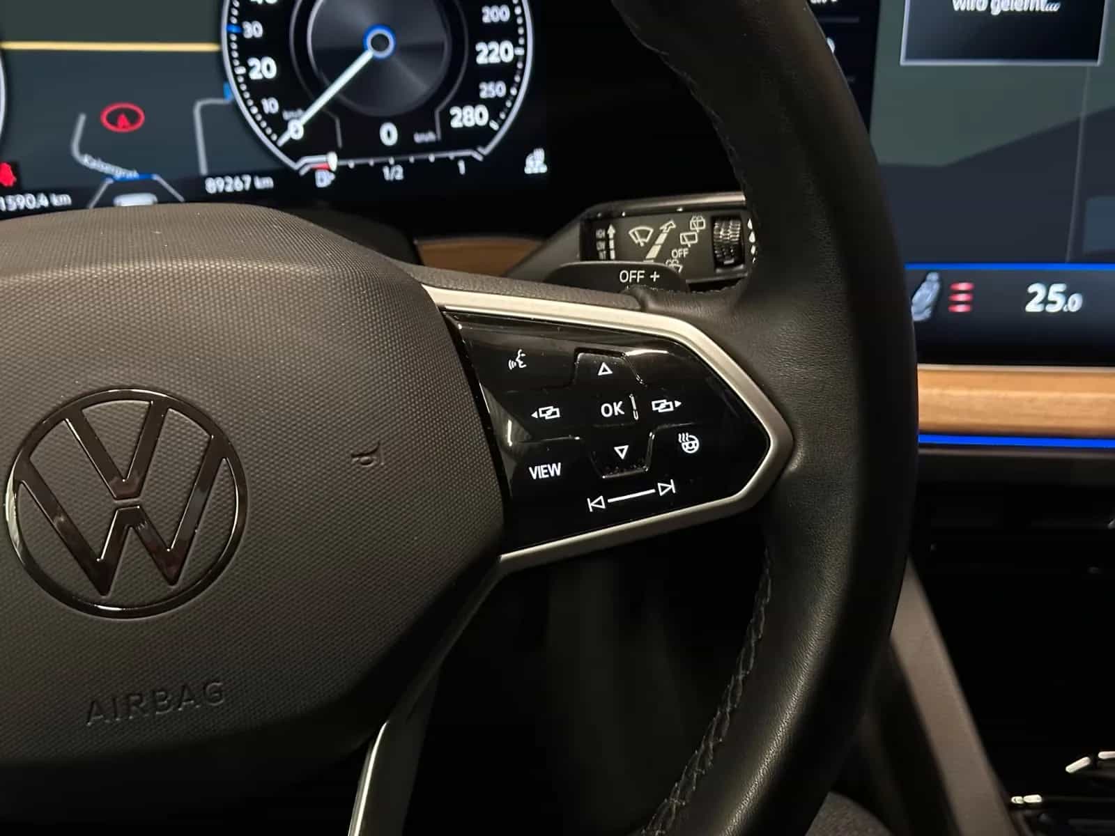 Volkswagen Touareg 09/2022-photo-18