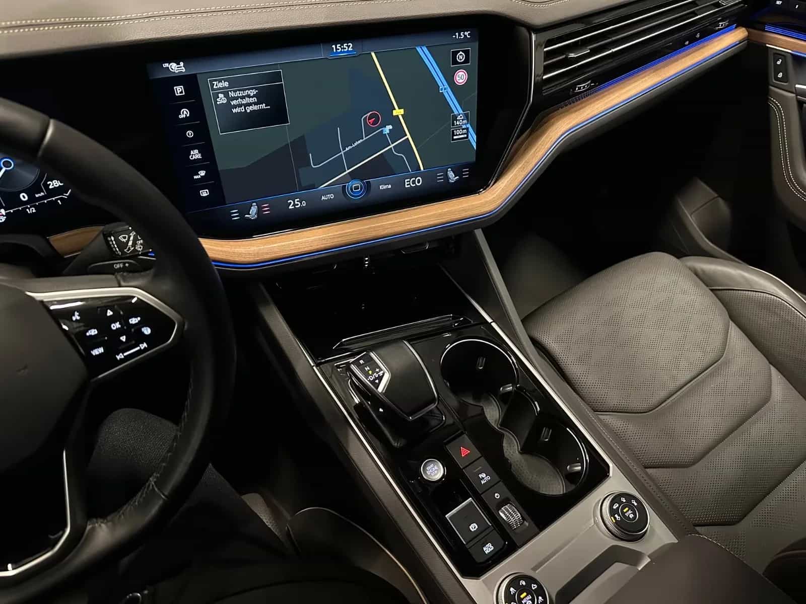 Volkswagen Touareg 09/2022-photo-20