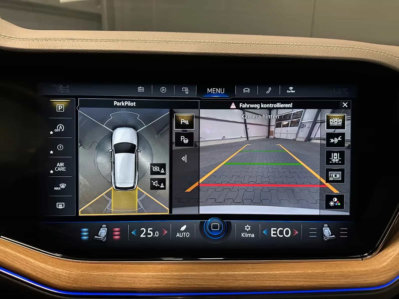 Volkswagen Touareg 09/2022-photo-22