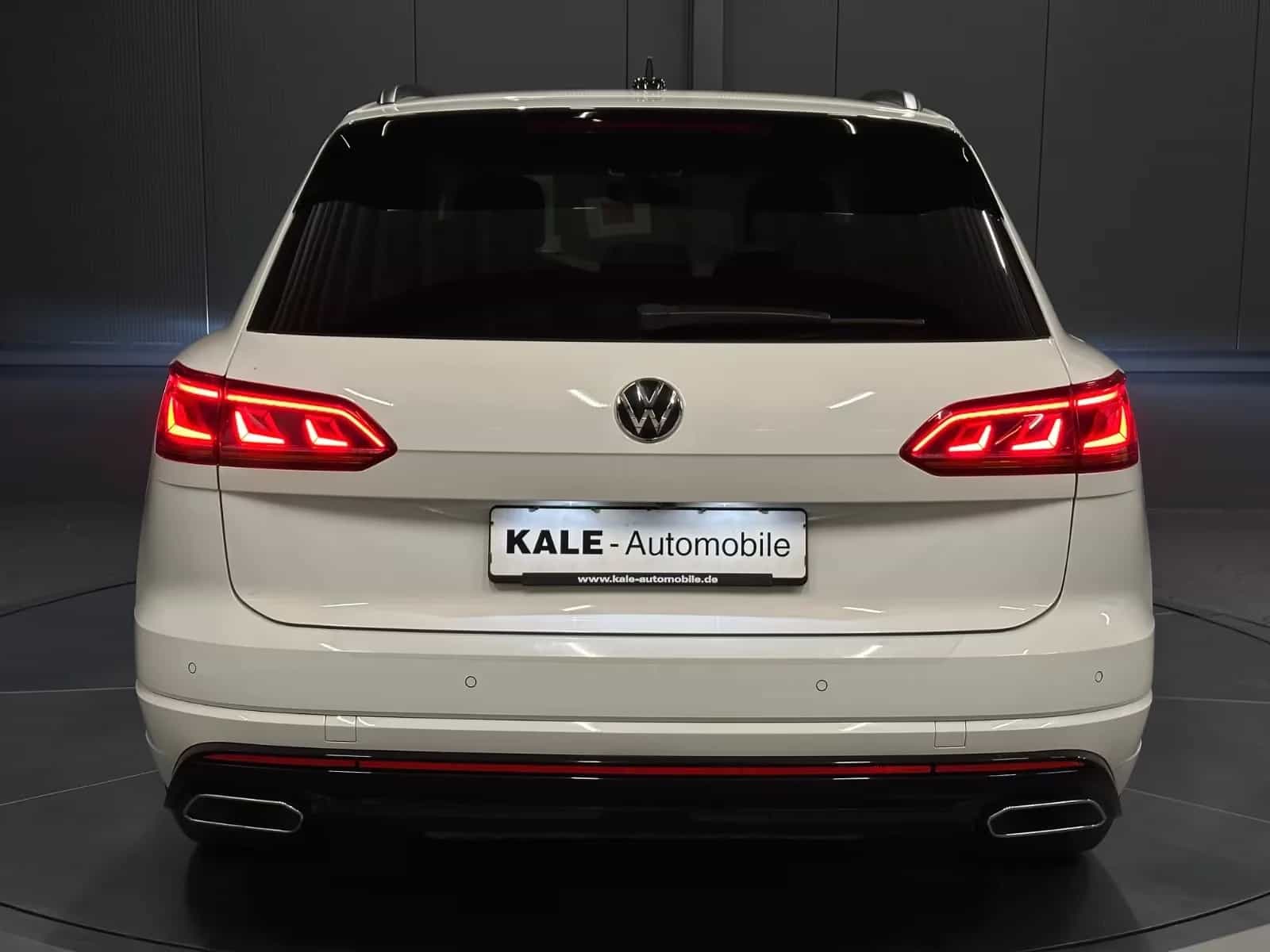 Volkswagen Touareg 09/2022-photo-3