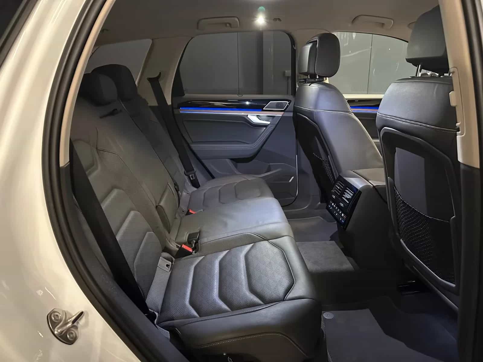 Volkswagen Touareg 09/2022-photo-30