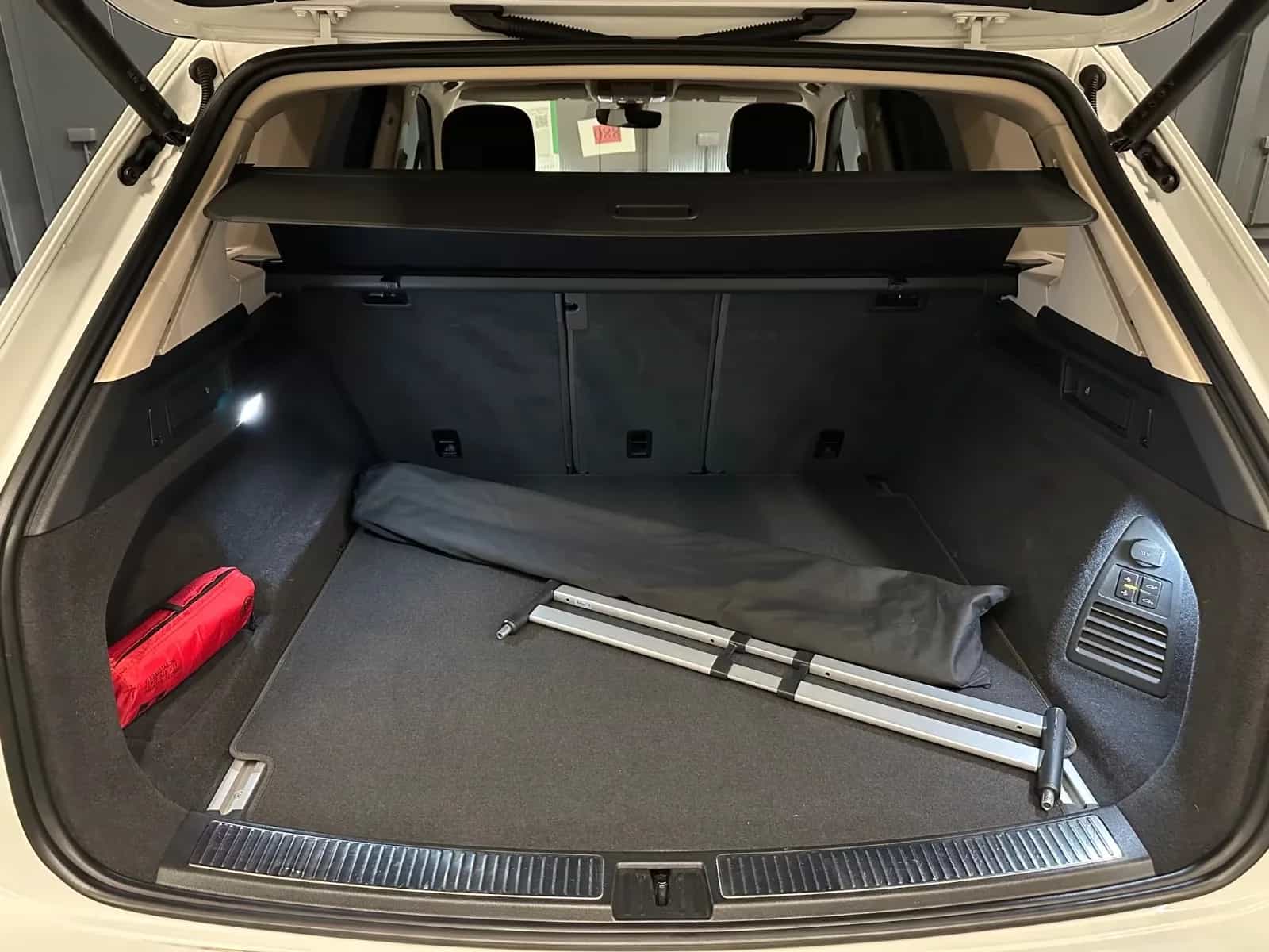 Volkswagen Touareg 09/2022-photo-32