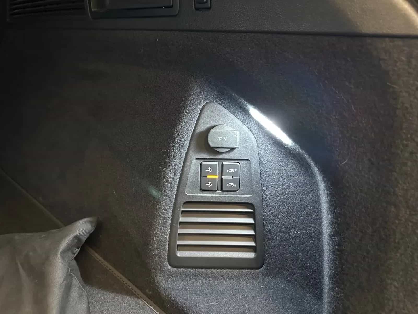 Volkswagen Touareg 09/2022-photo-33