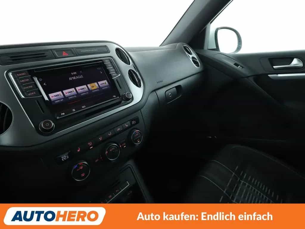 Volkswagen Tiguan 1.4 TSI Lounge Sport & Style BMT Aut.*NAV 04/2016-photo-24