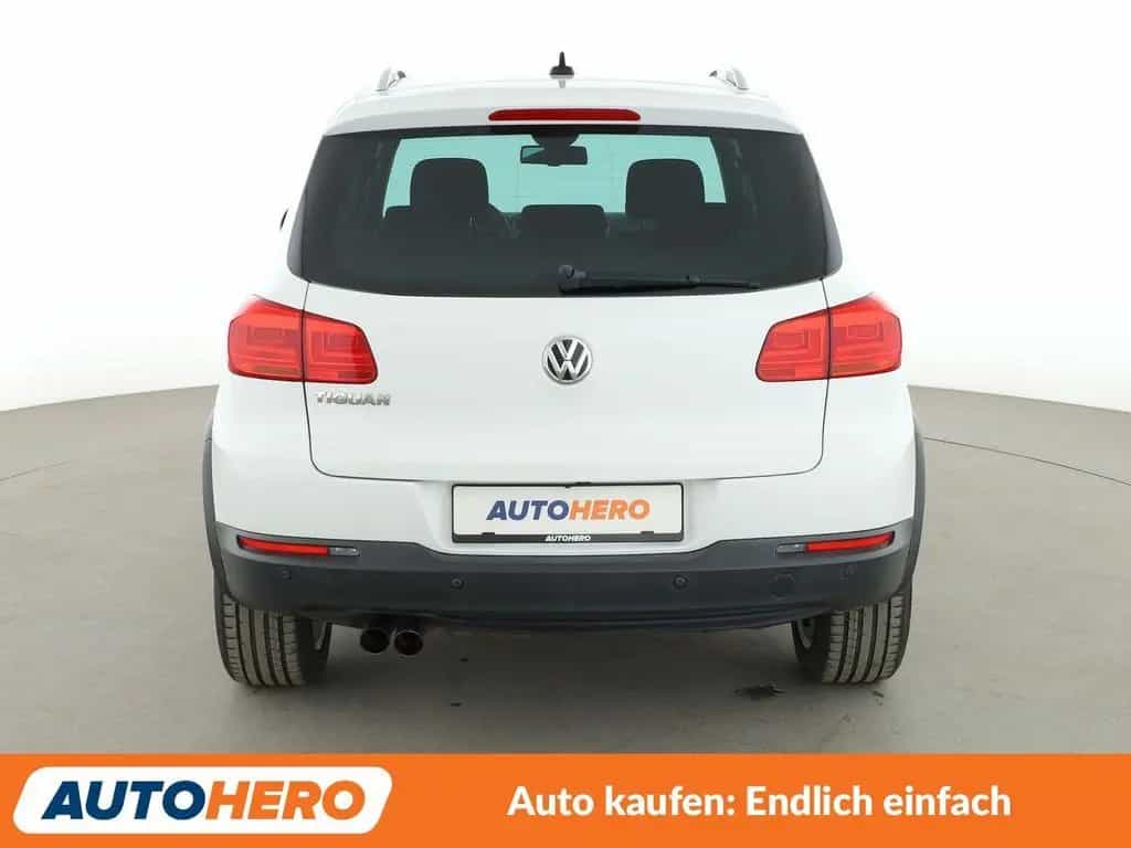 Volkswagen Tiguan 1.4 TSI Lounge Sport & Style BMT Aut.*NAV 04/2016-photo-4