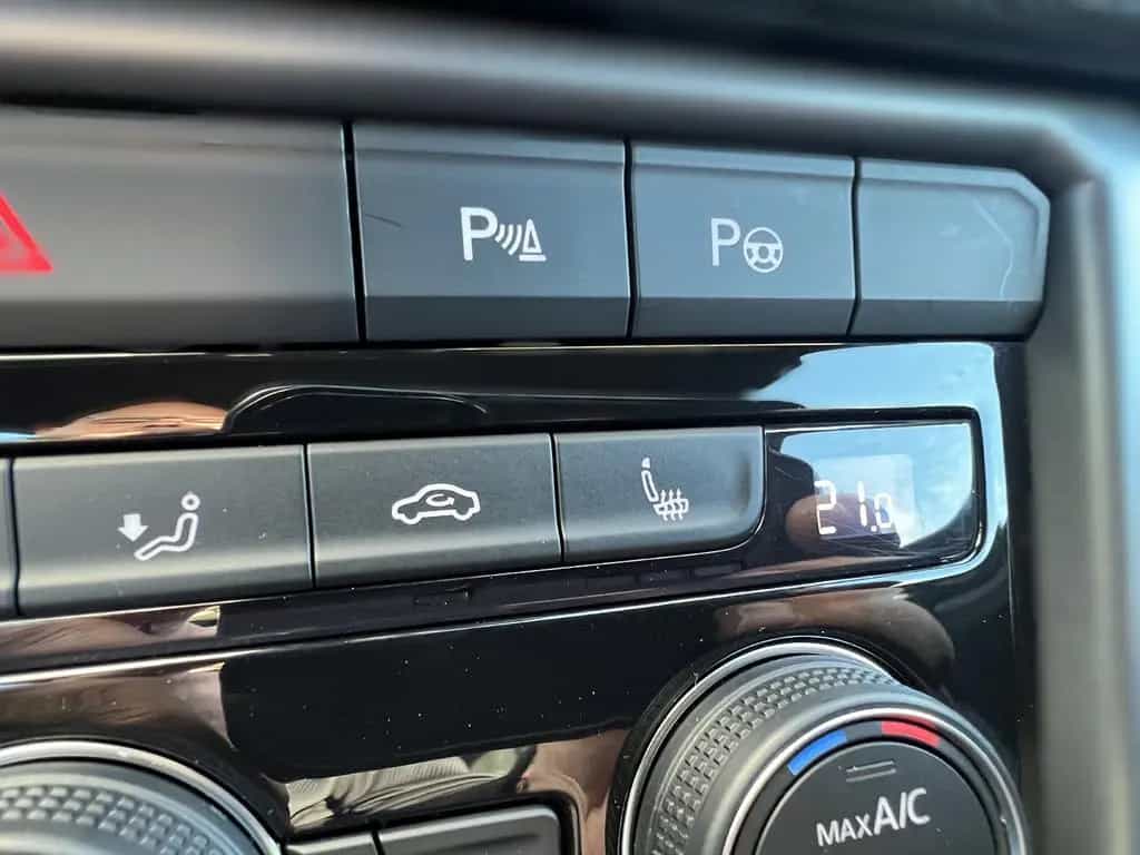 Volkswagen T-Roc Cabrio R-Line AHK, PDC+360°Kam, ACC, SHA, 10/2020-photo-32