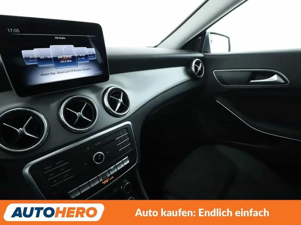 Mercedes-Benz CLA 180 Shooting Brake CLA-Klasse CLA 180 Shooting Brake AMG Line Aut 04/2018-photo-23