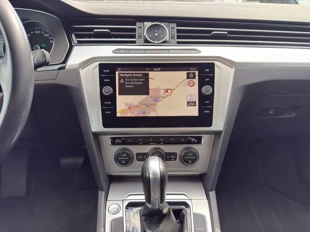 Volkswagen Passat Variant 2.0 TDI DSG Comforline*Navi*AHK*A 12/2018-photo-5