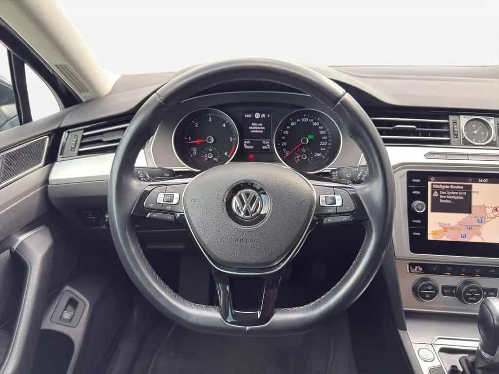 Volkswagen Passat Variant 2.0 TDI DSG Comforline*Navi*AHK*A 12/2018-photo-7